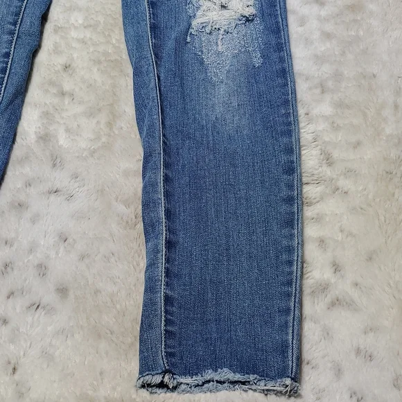 KanCan Lighter Wash Distressed Skinny Jeans w Frayed Hem Size 26 Waist 26.5 In - Picture 2 of 7